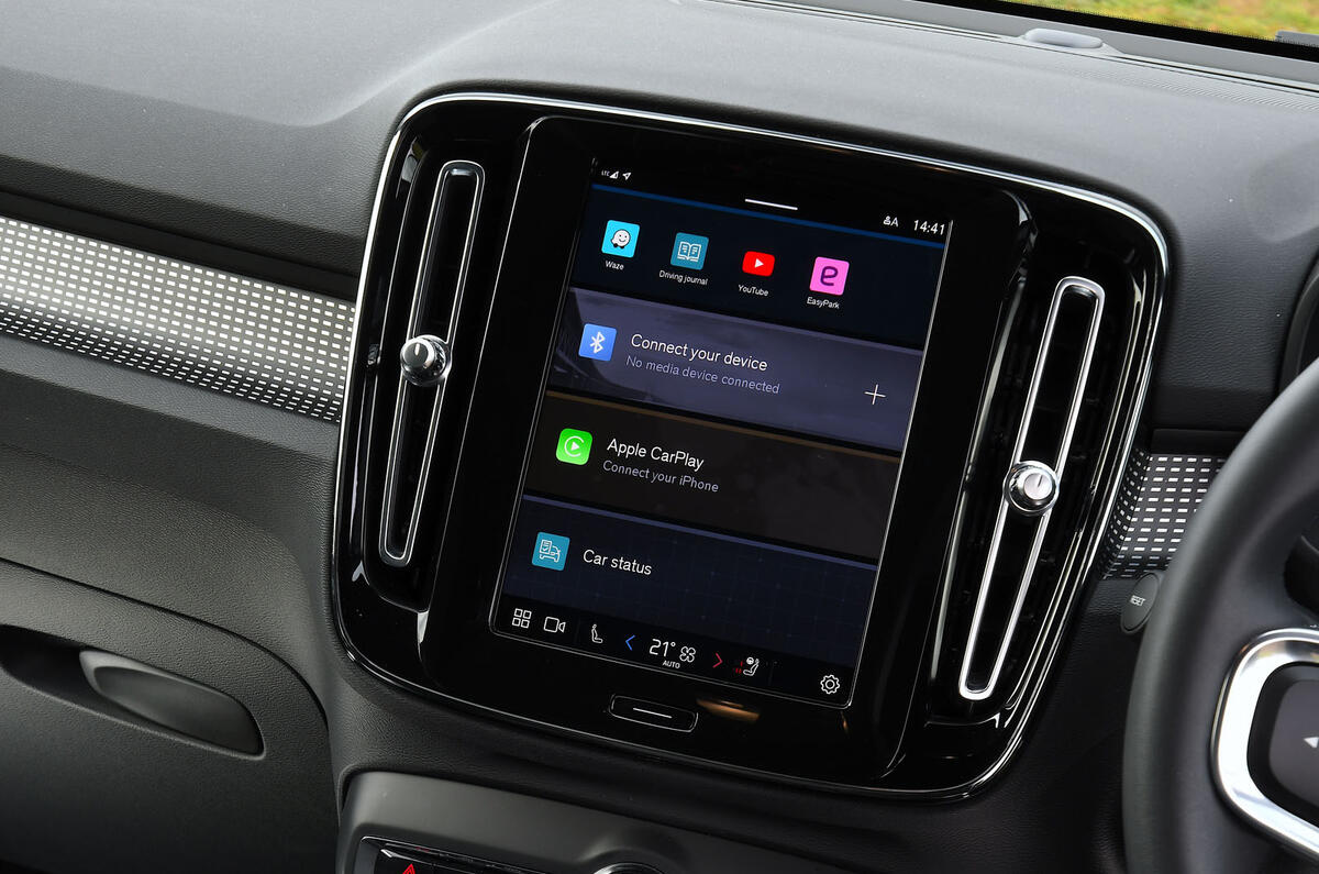volvo xc40 review 2024 08 screen