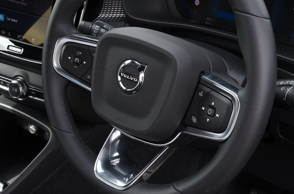 volvo xc40 review 2024 09 steering wheel