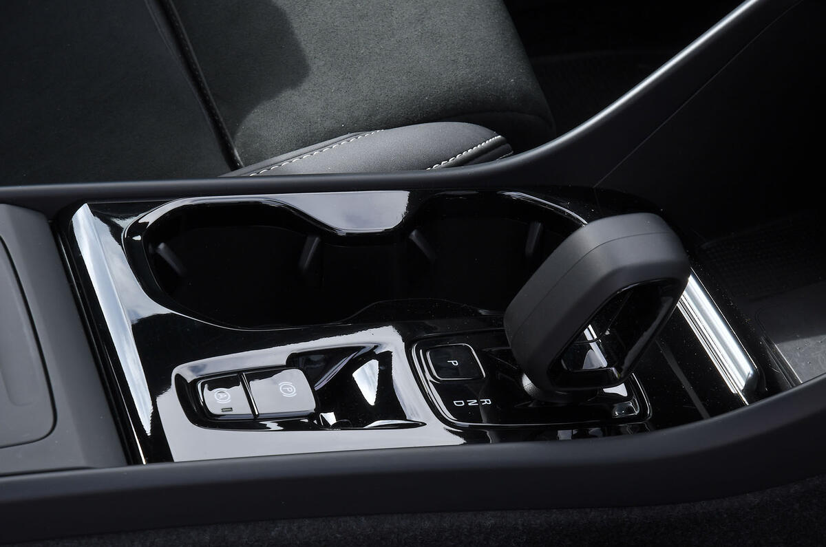 volvo xc40 review 2024 10 centre console