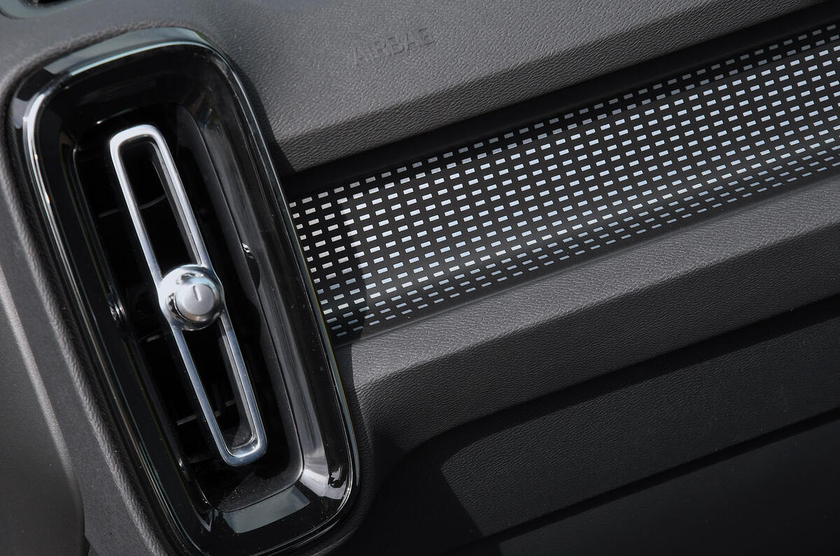 volvo xc40 review 2024 11 vents