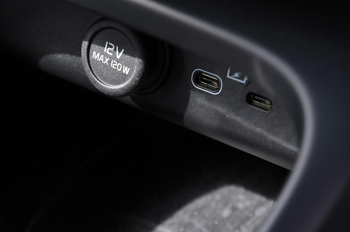 volvo xc40 review 2024 12 connections