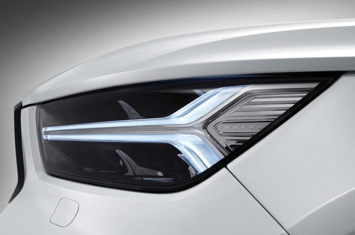 Volvo XC40 LED headlights
