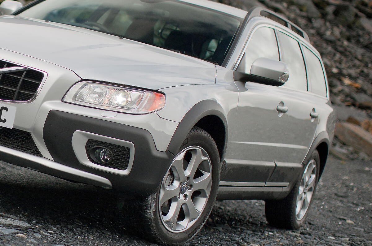 Volvo XC70 front quarter