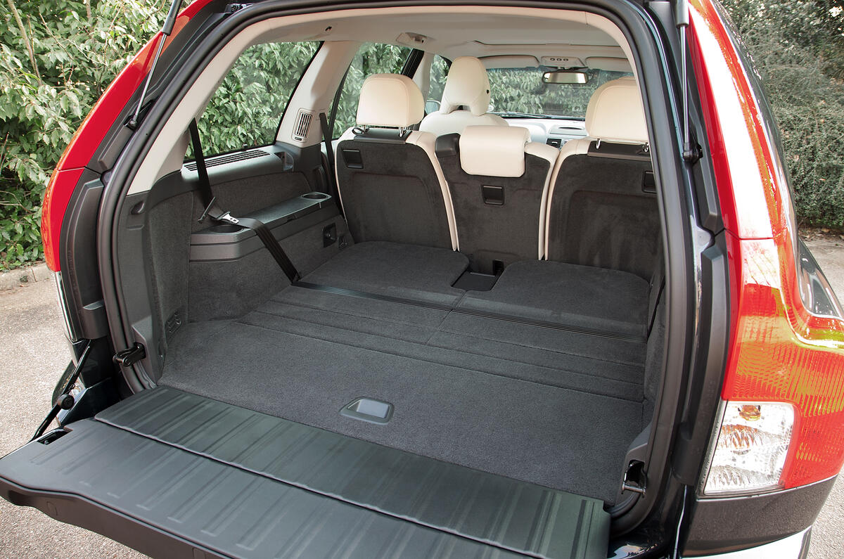 Volvo XC90 2003 - 2014 interior | Autocar