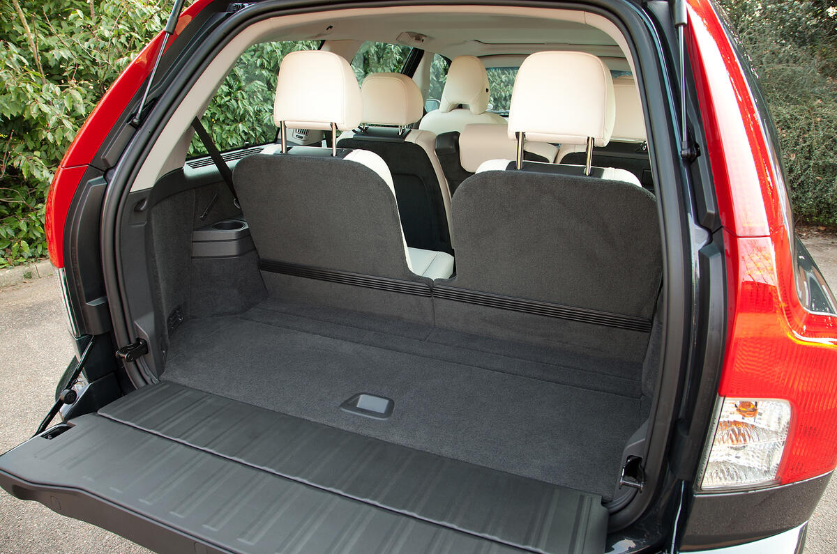 Volvo XC90 boot space
