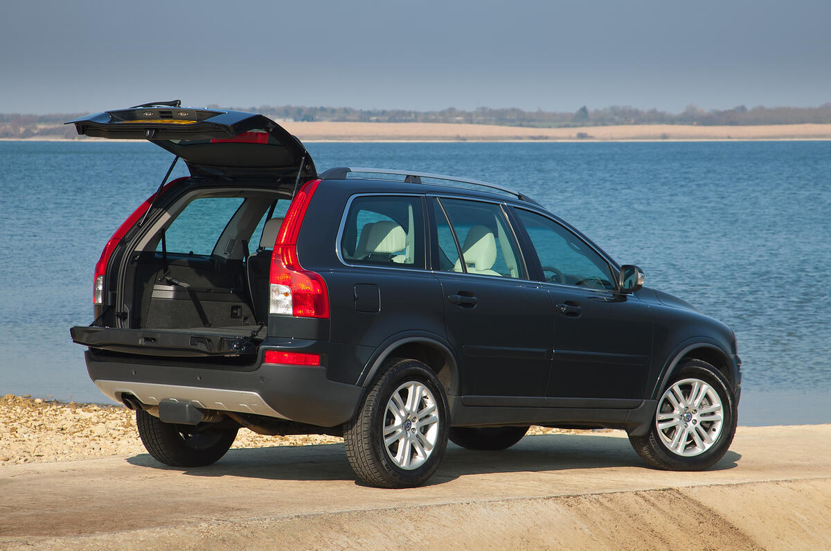 Volvo XC90 split-tailgate boot