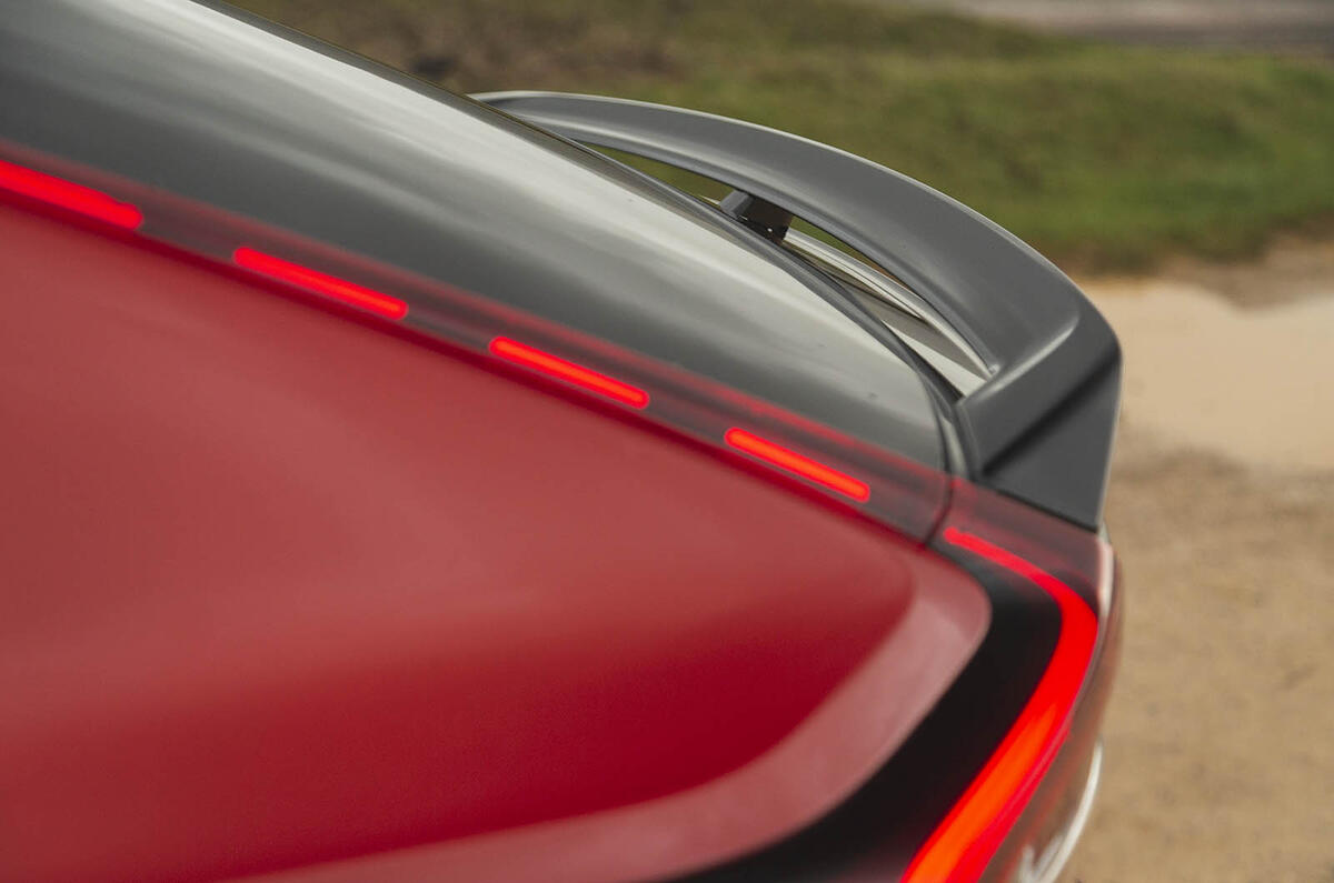 Volvo C40 Recharge spoiler Volvo C40 Recharge spoiler