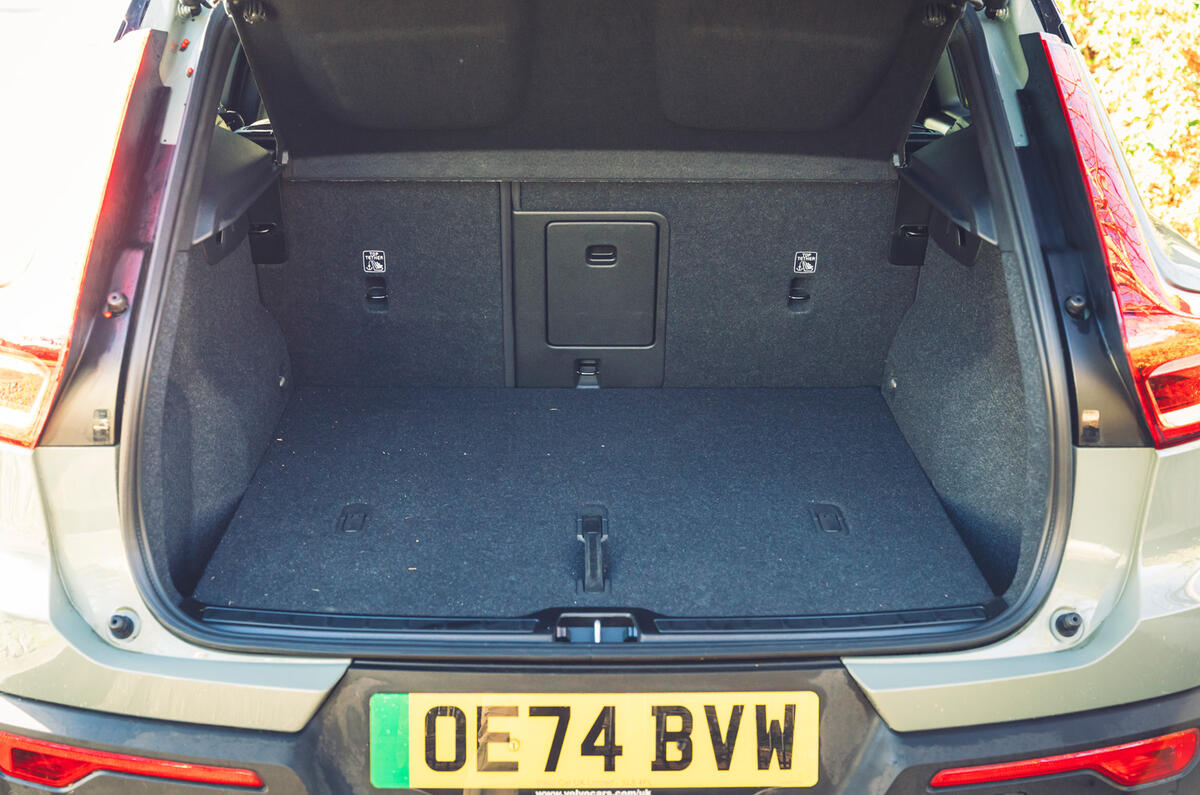 Volvo EX40 coffre
