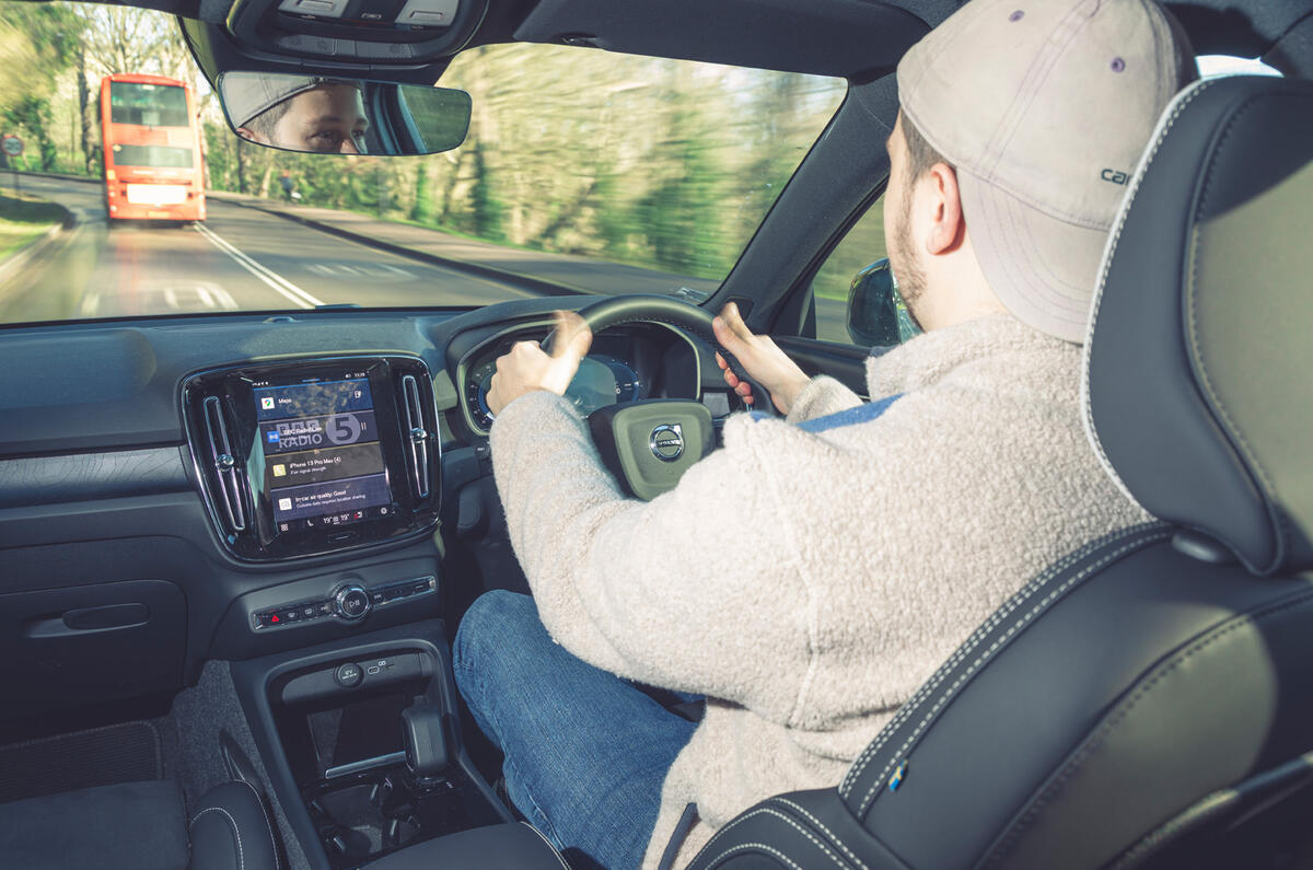 Volvo EX40 au volant