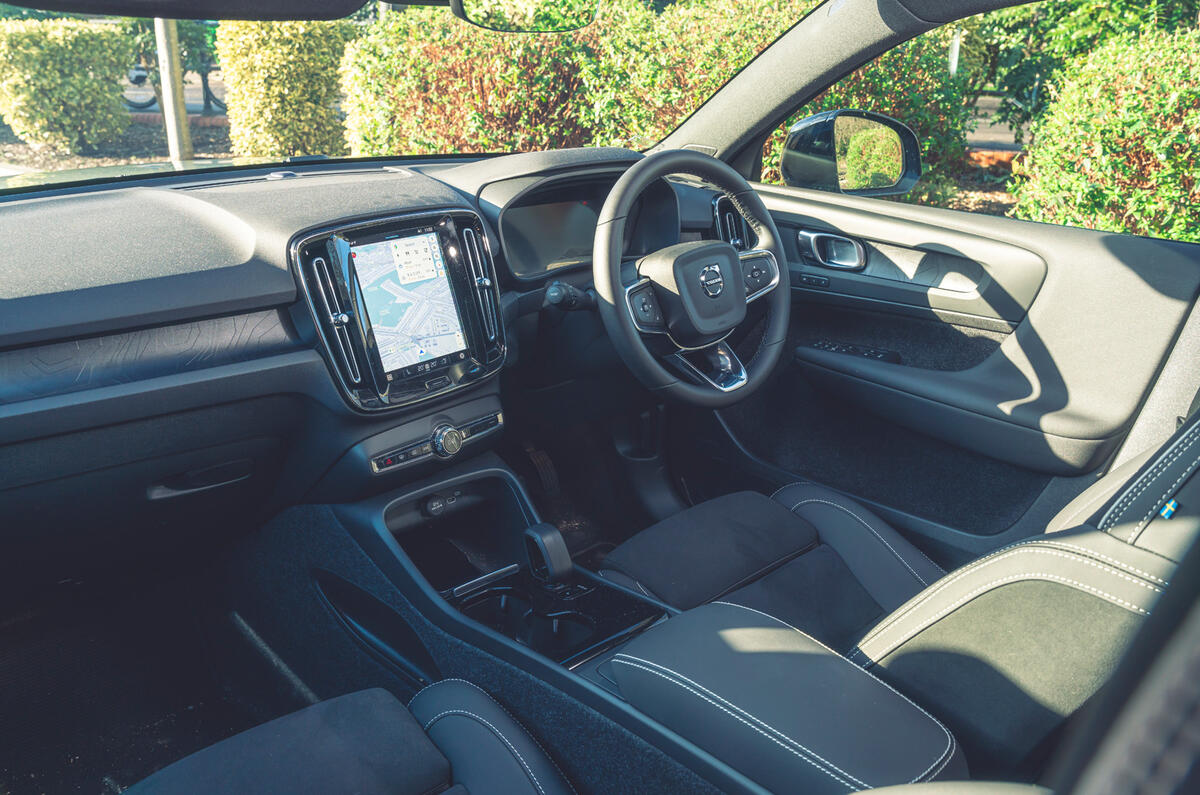 Volvo EX40 avant intérieur