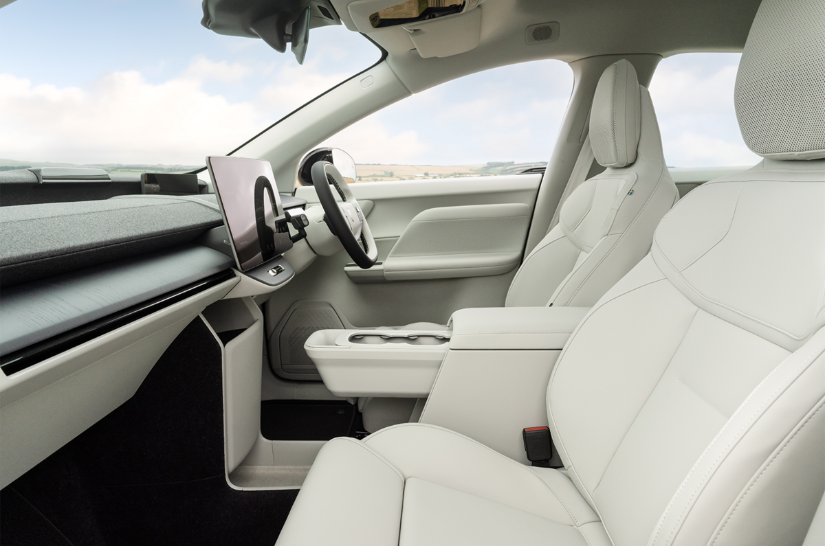 Essai de la Volvo EX60 : intérieur - côtés