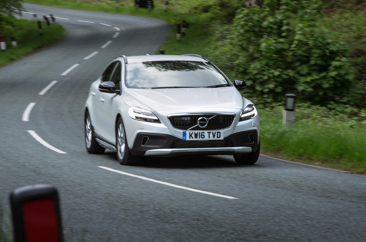 Volvo V40 Cross Country cornering