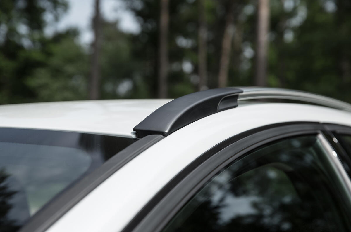 Volvo V40 Cross Country roof rails
