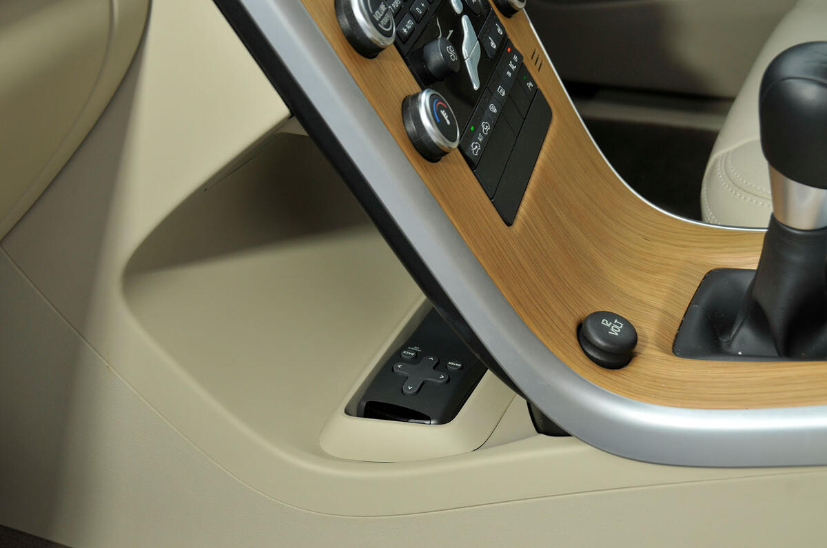 Volvo XC60 floating centre console Volvo XC60 floating centre console