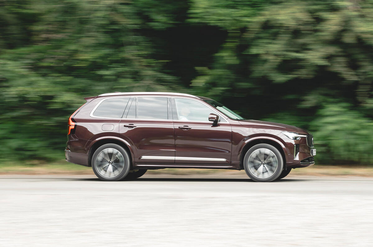 VolvoXC90 review 2025 002 side panning
