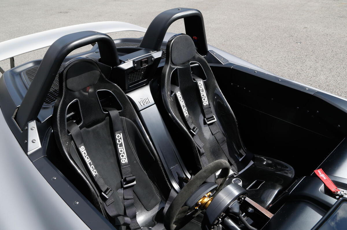 Vuhl 05 racing harnessed seats