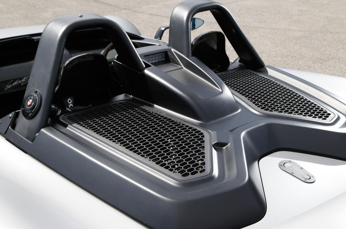 Vuhl 05 engine vents