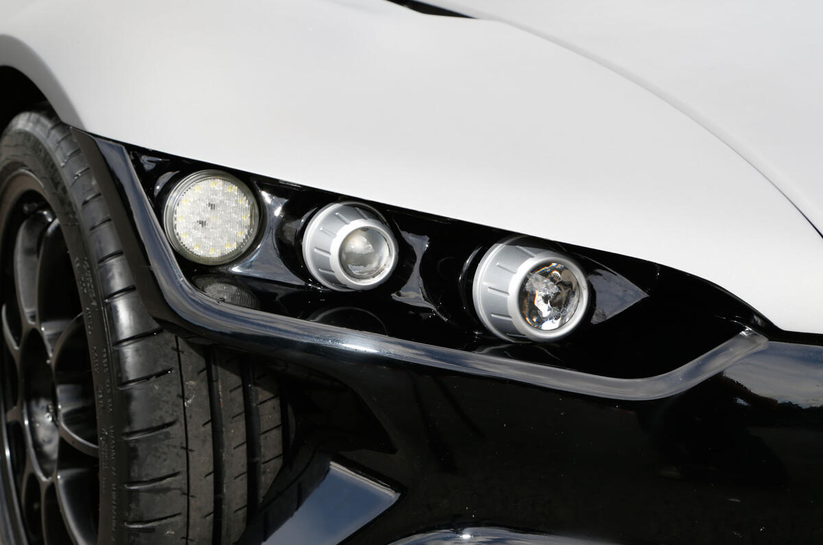 Vuhl 05 headlights