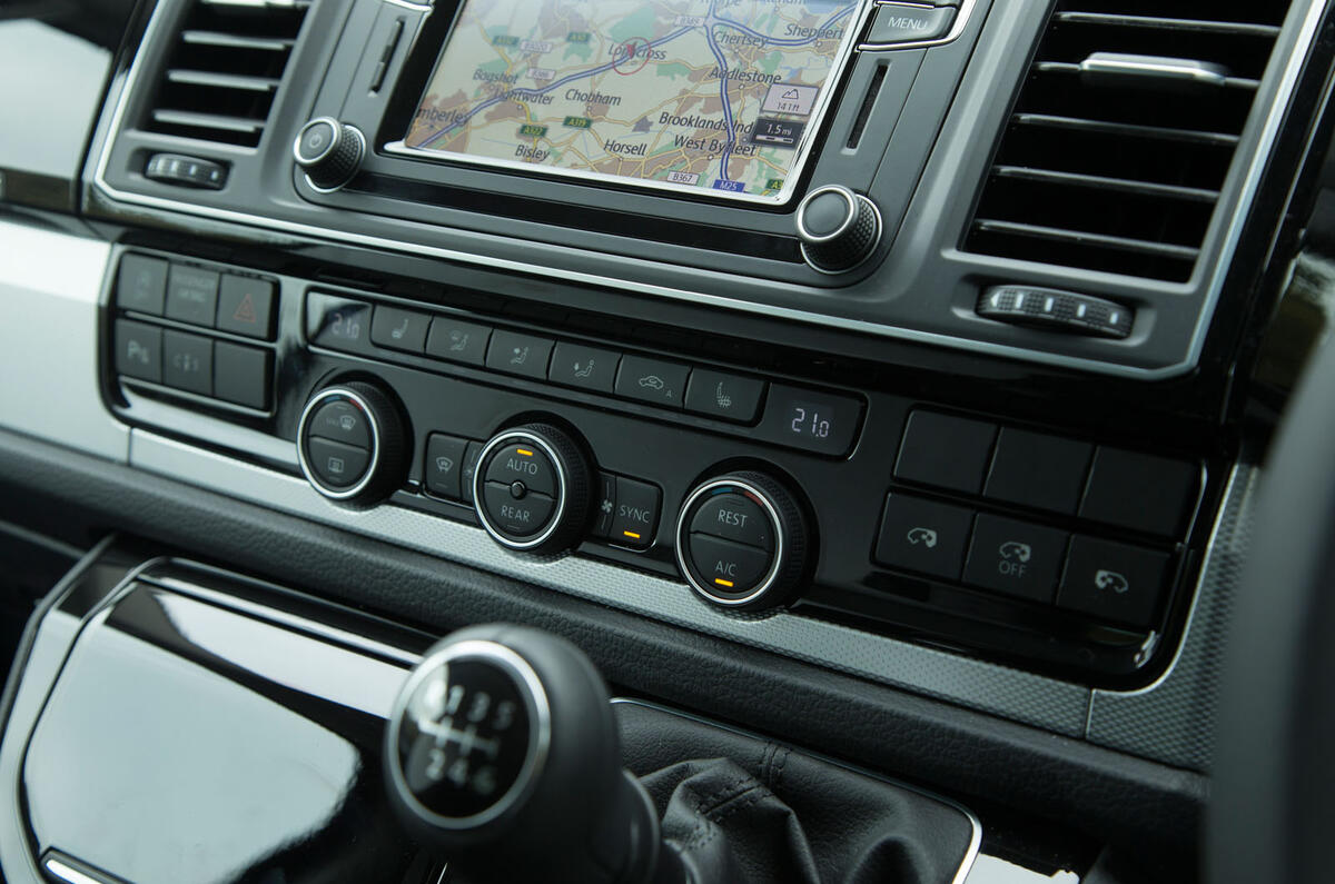 Volkswagen Caravelle climate controls