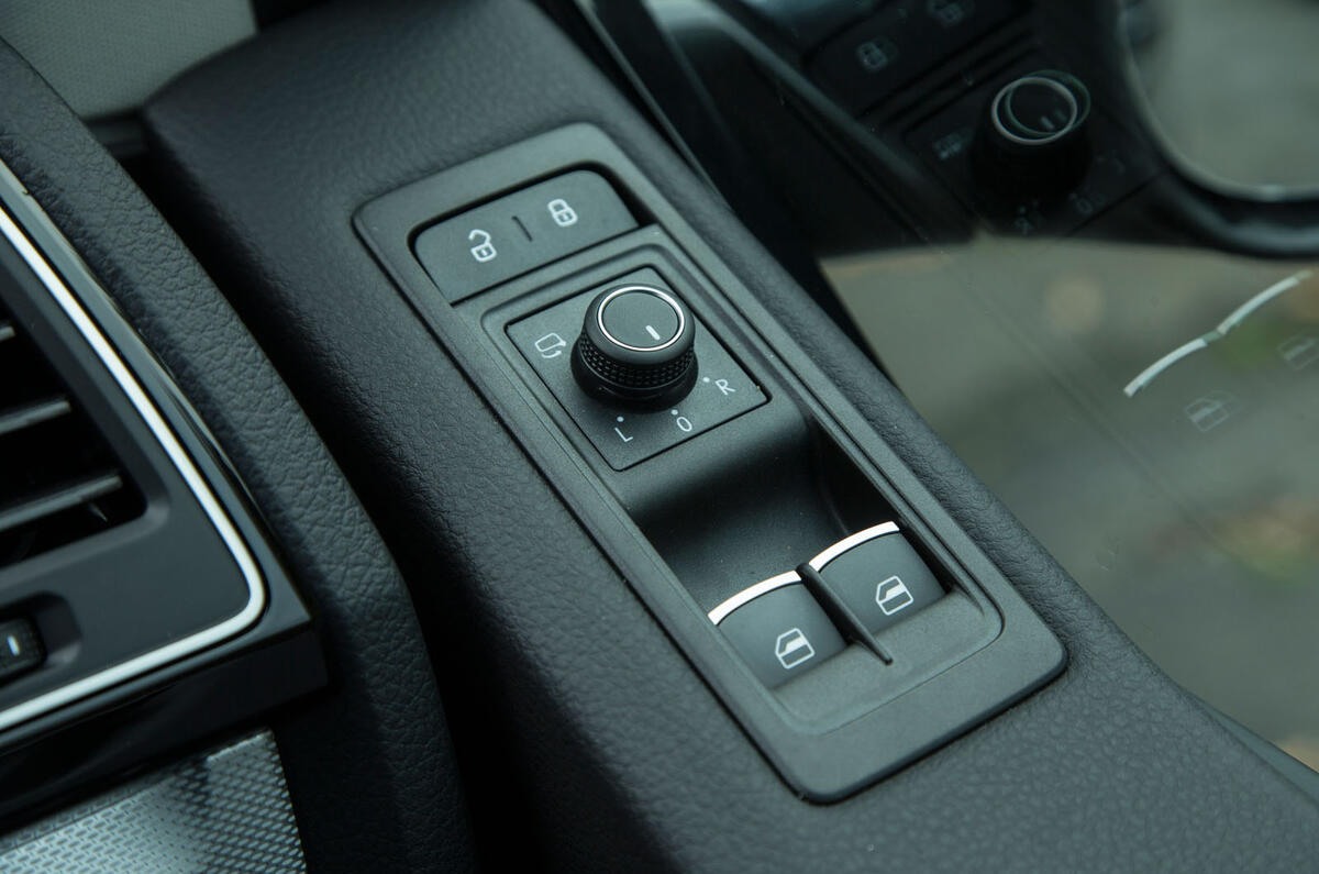 Volkswagen Caravelle window controls