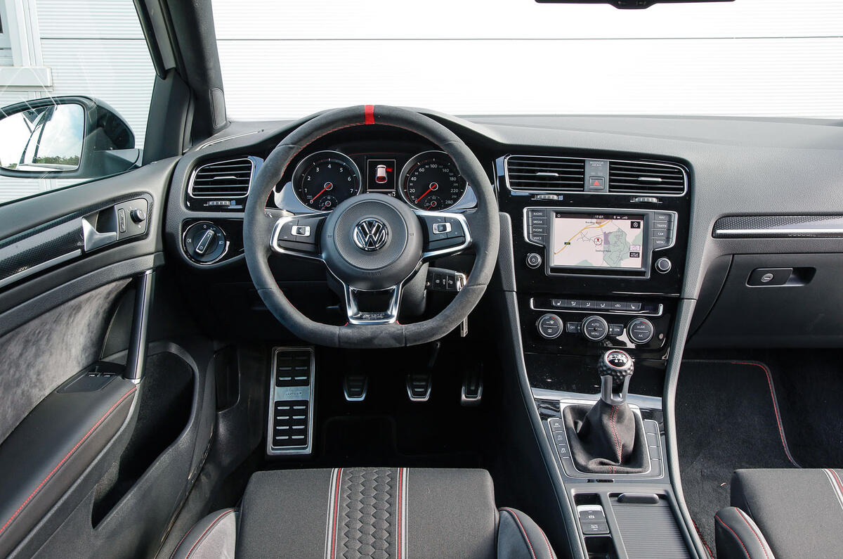 Volkswagen Golf GTI Clubsport S dashboard