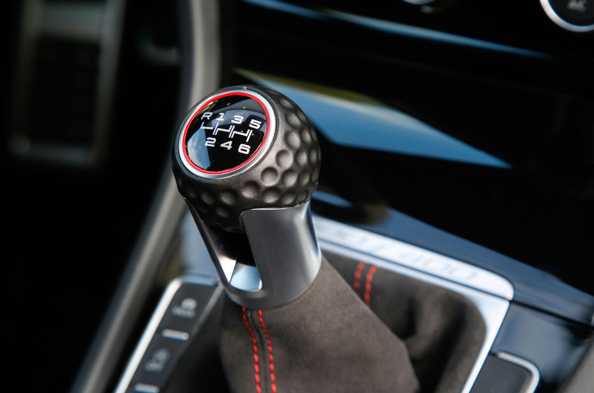 Volkswagen Golf GTI golf ball gearknob