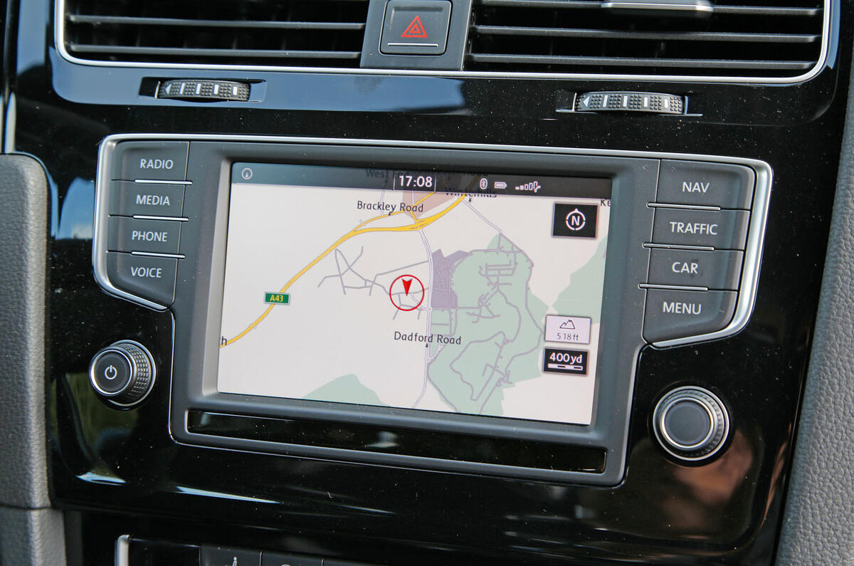 Volkswagen Golf GTI Clubsport S infotainment