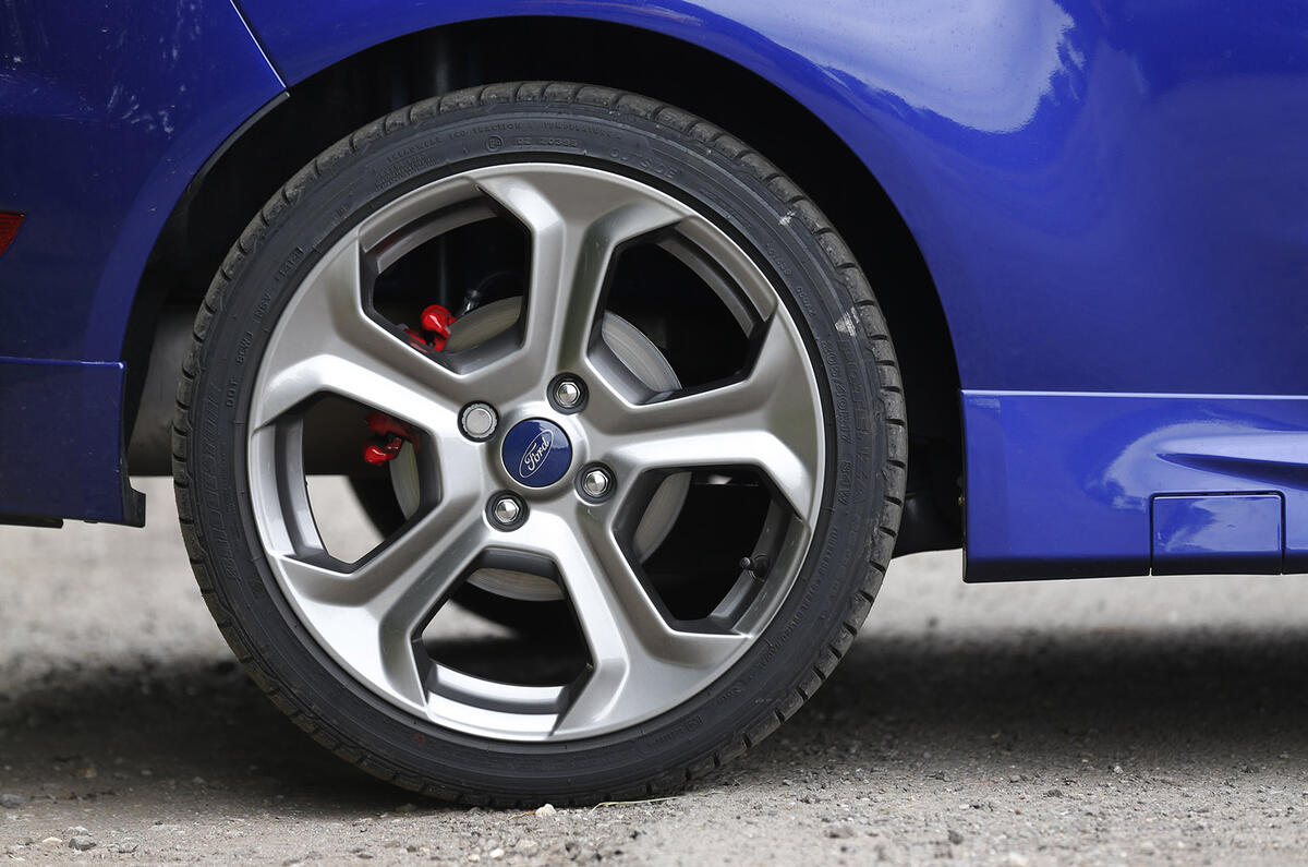 Affordable fun special - Ford Fiesta ST3 Mountune versus VW Golf R