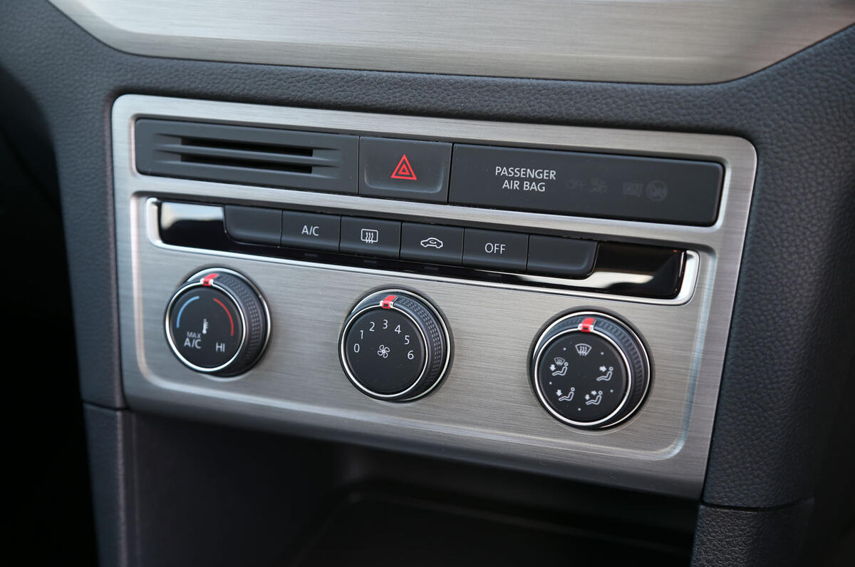 Volkswagen Golf SV climate controls