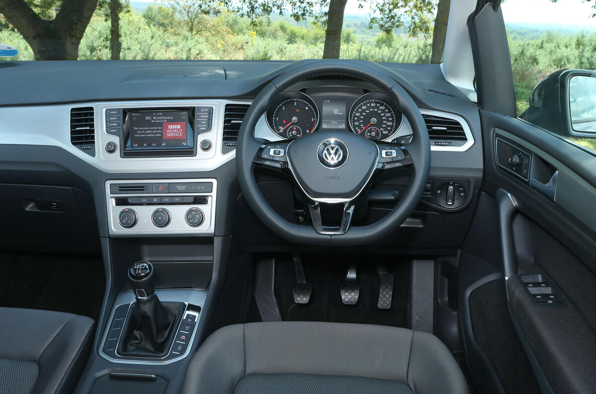 Volkswagen Golf SV dashboard