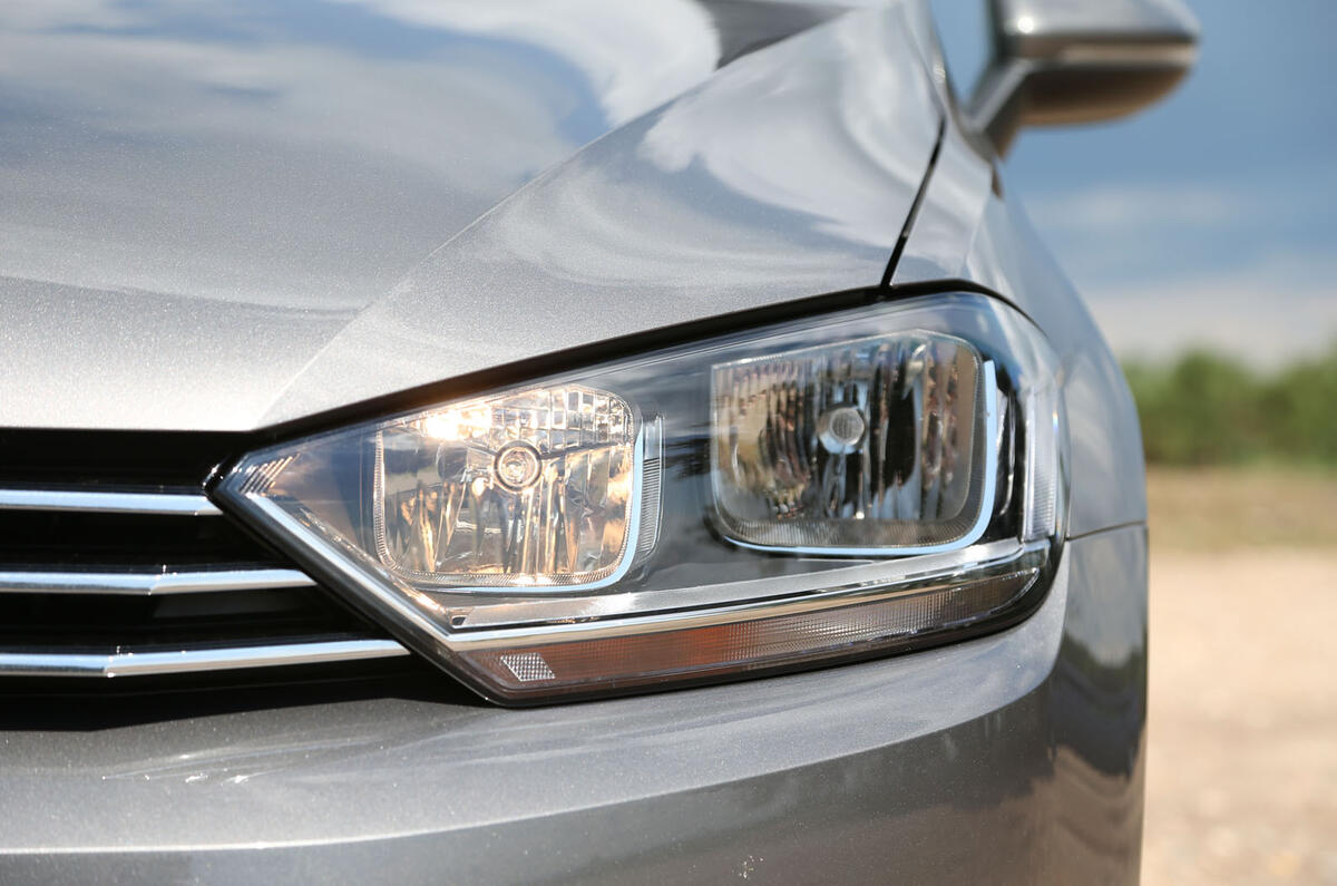 Volkswagen Golf SV headlights