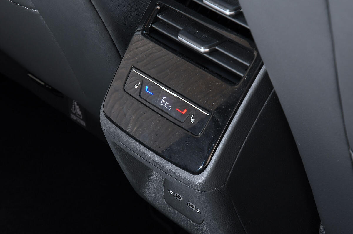VW ID7 GTX 2025 Review RT rear HVAC controls 0598 VW ID7 GTX 2025 Review RT rear HVAC controls 0598