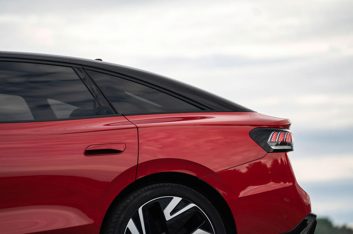 vw id7 gtx review 2024 10 piliers noirs