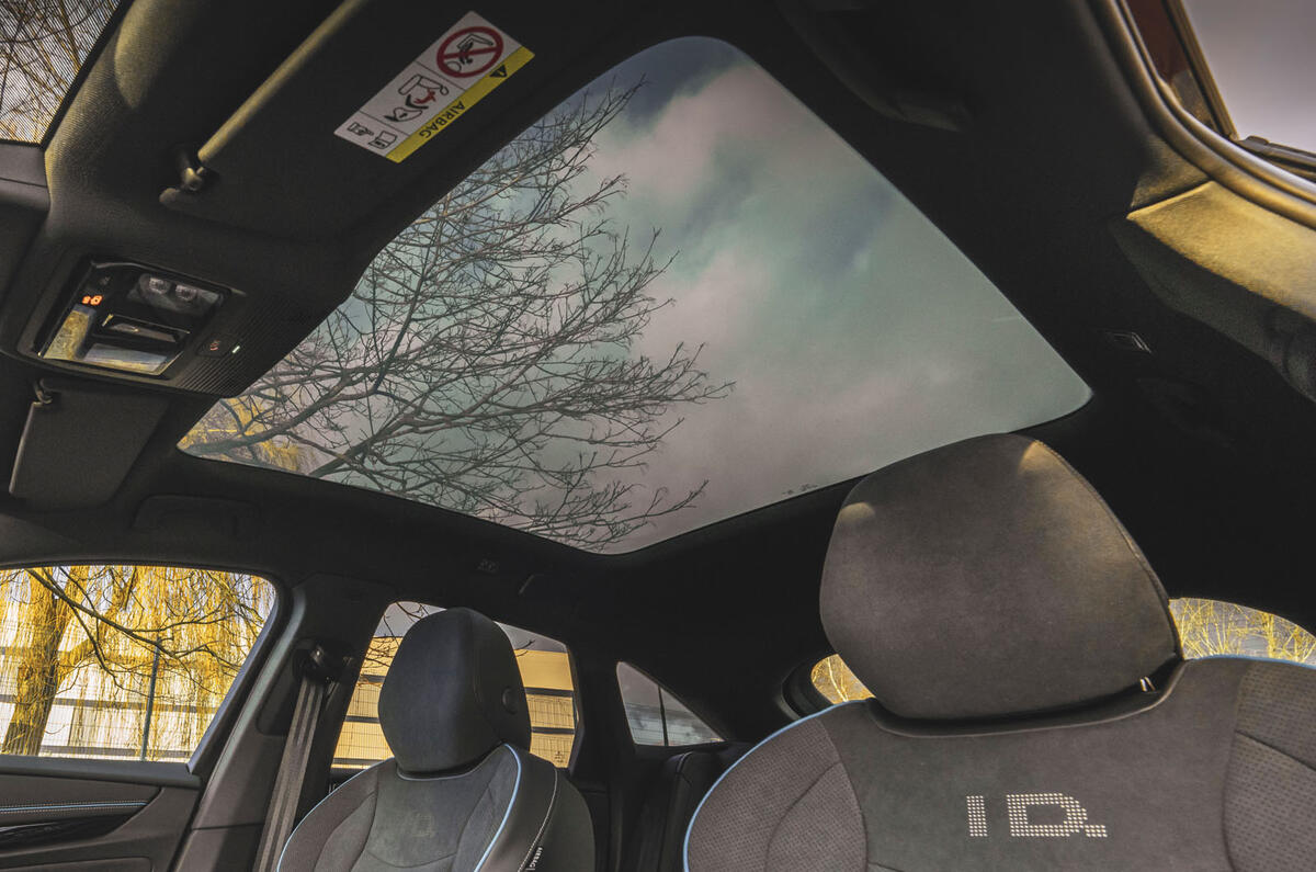 vw id7 review 2024 17 skylight roof vw id7 review 2024 17 skylight roof