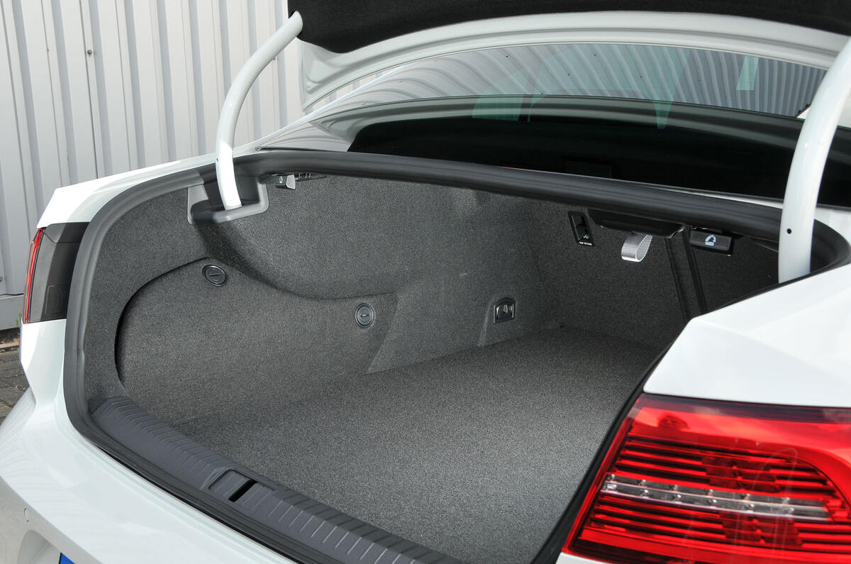 Volkswagen Passat GTE boot space