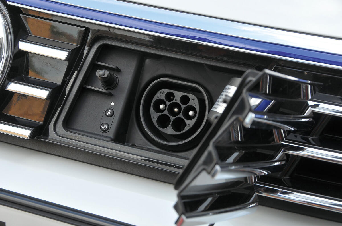 Volkswagen Passat GTE charging port
