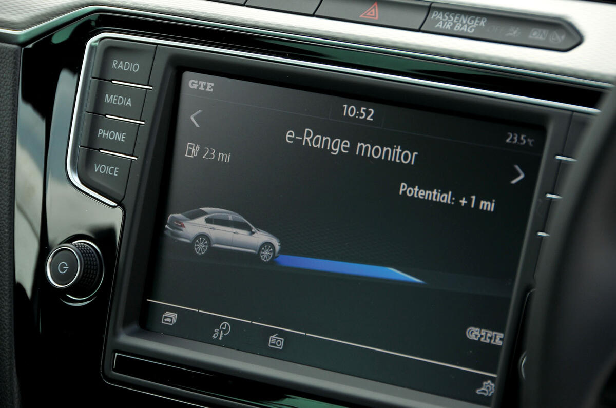 Volkswagen Passat GTE infotainment