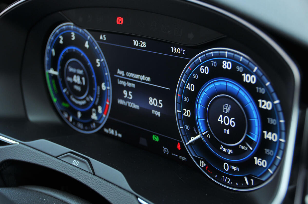 Volkswagen Passat GTE virtual cockpit