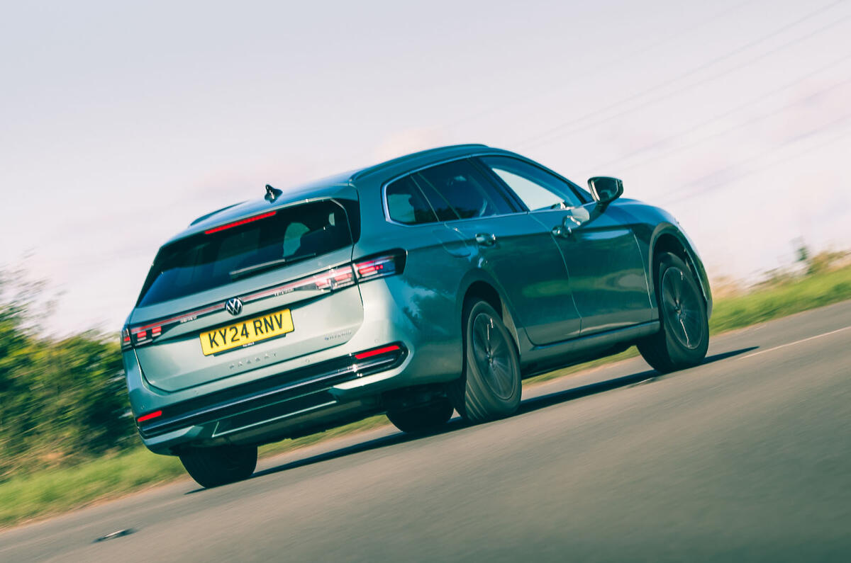 vw passat review 2024 03 rear tracking