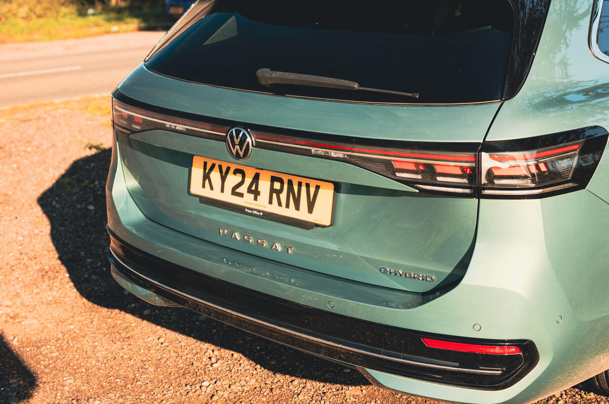 vw passat avis 2024 06 light bar