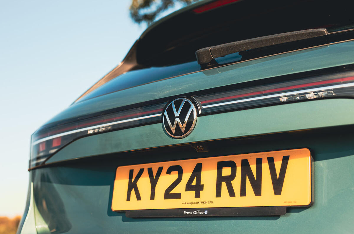 vw passat review 2024 07 badge