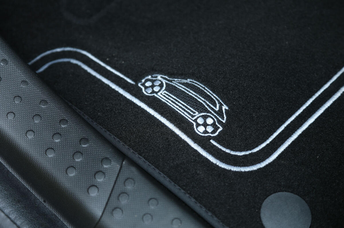 Comparison: Renault Twingo versus Volkswagen Up Comparison: Renault Twingo versus Volkswagen Up