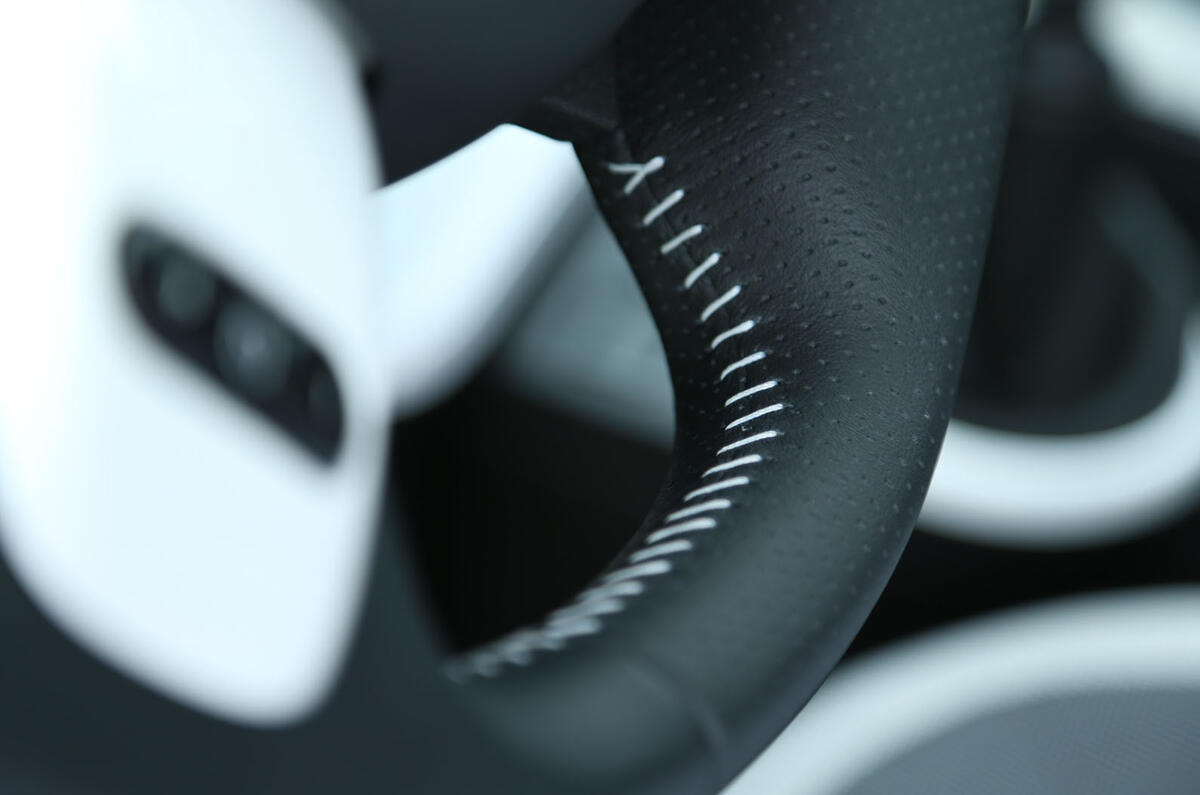 Comparison: Renault Twingo versus Volkswagen Up Comparison: Renault Twingo versus Volkswagen Up