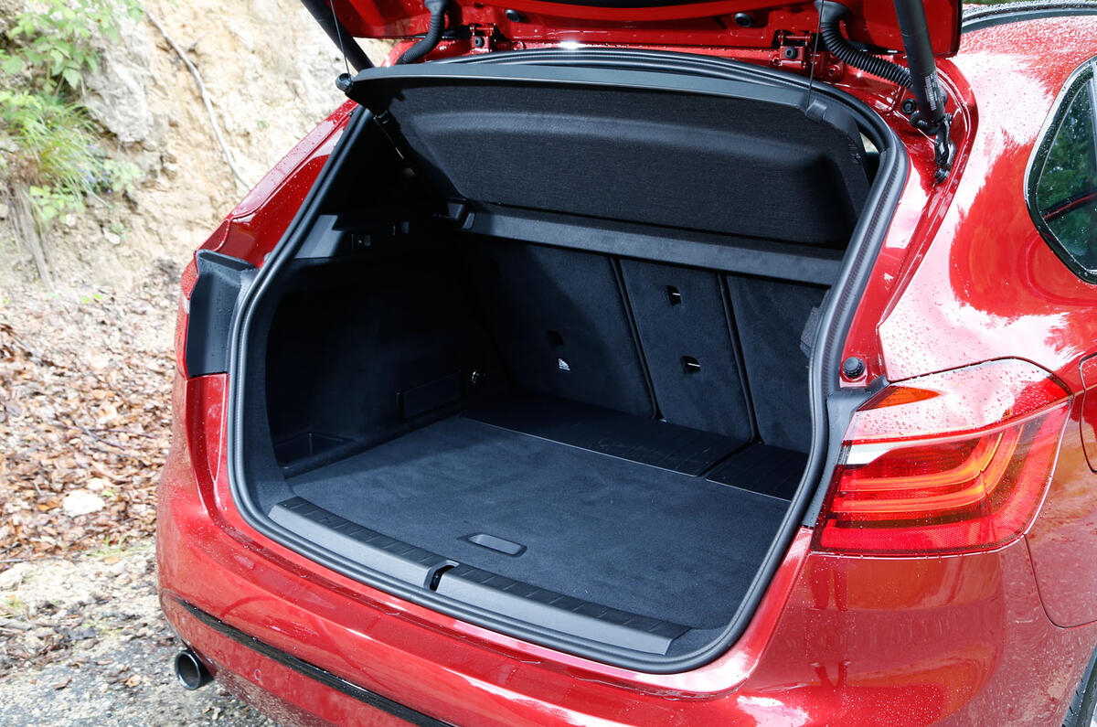 no title Comparison - BMW 2-series Active Tourer vs VW Golf SV