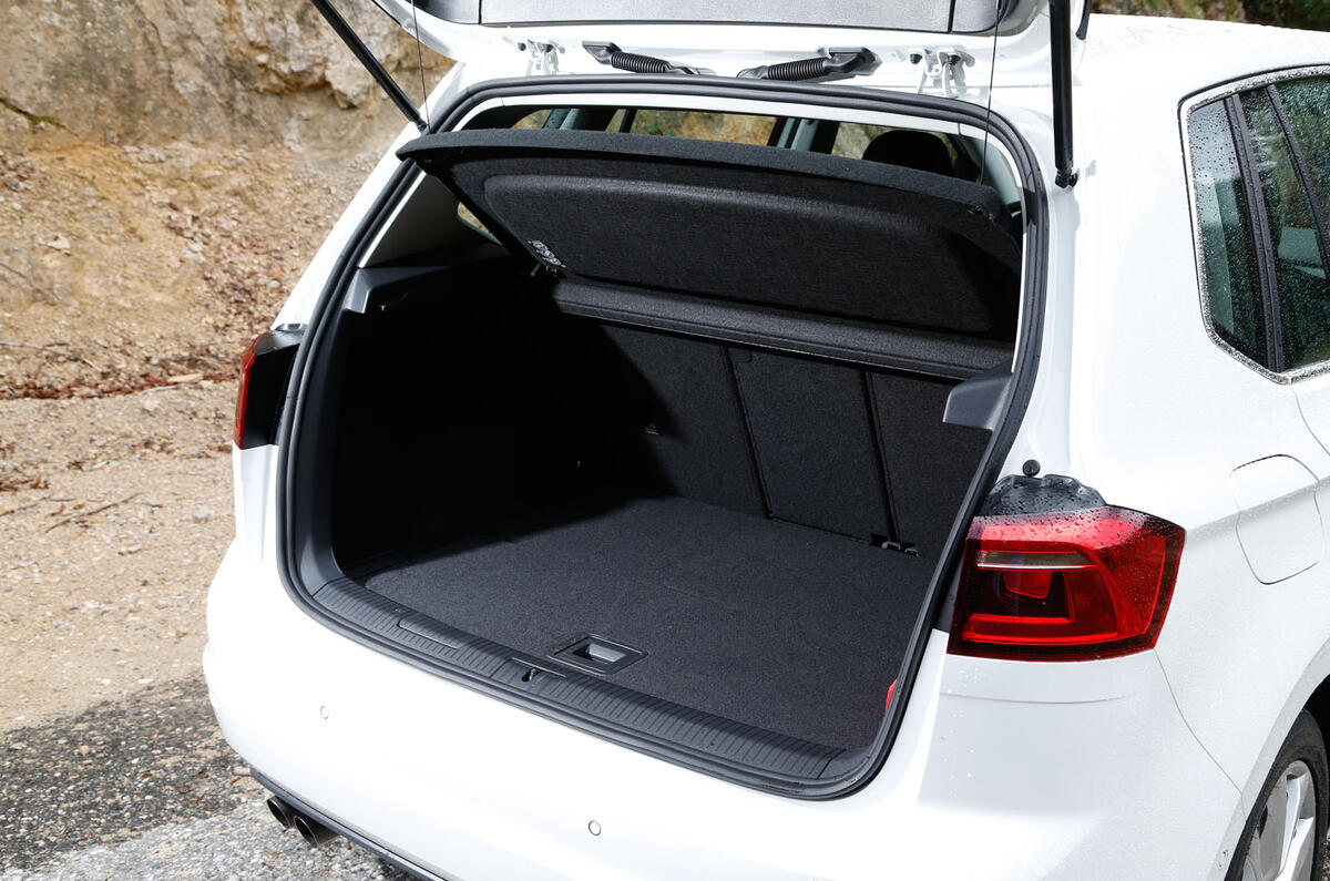 no title Comparison - BMW 2-series Active Tourer vs VW Golf SV