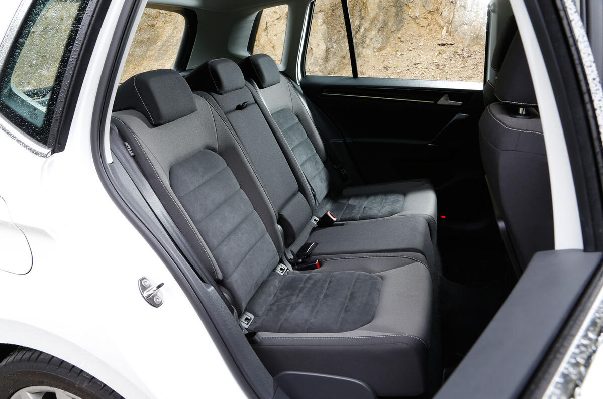 no title Comparison - BMW 2-series Active Tourer vs VW Golf SV