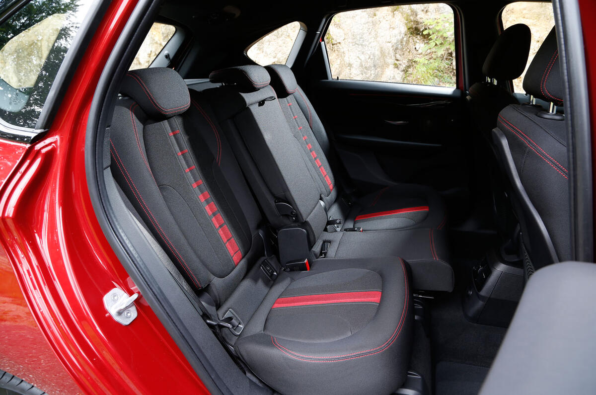 no title Comparison - BMW 2-series Active Tourer vs VW Golf SV