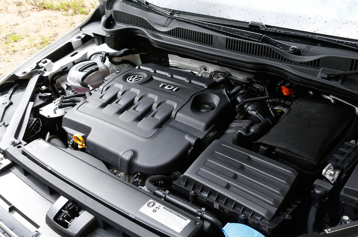 no title Comparison - BMW 2-series Active Tourer vs VW Golf SV