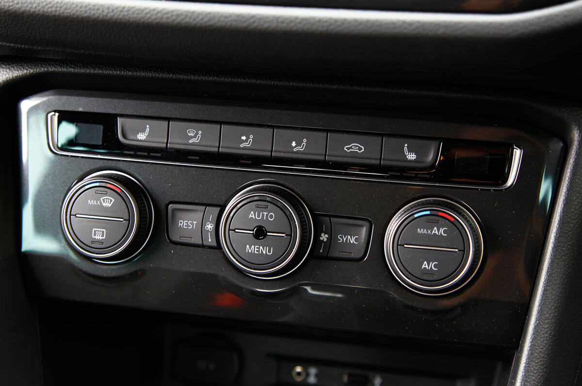 Volkswagen Tiguan climate controls