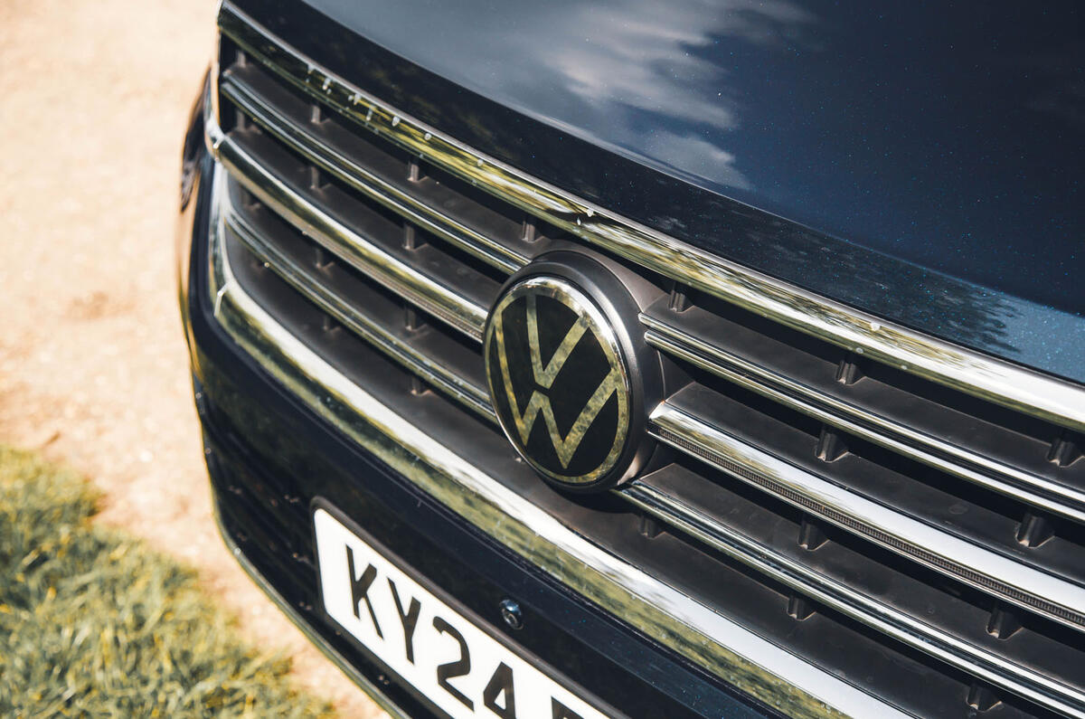 vw touareg review 2024 04 badge and grill vw touareg review 2024 04 badge and grill